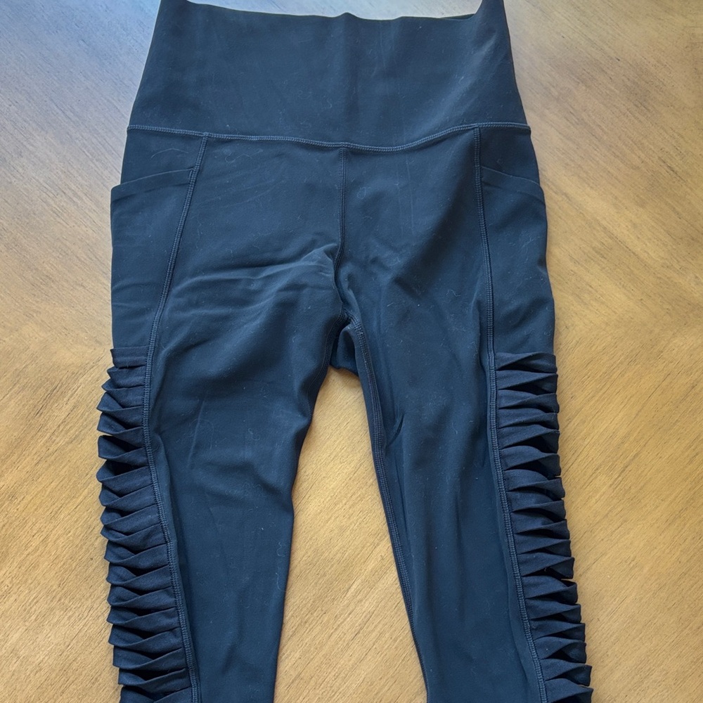 Athleta Black Salutation 7/8 Tight Leggings